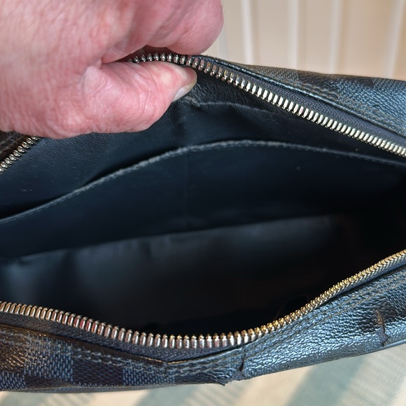 ‼️New Price‼️Firm‼️Louis Vuitton Damier Graphite Toiletry Bag - Picture 11 of 13